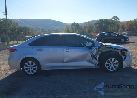 2021 Toyota Corolla Le z USA, uszkodzony, nr VIN 5YFEPMAE2MP260558